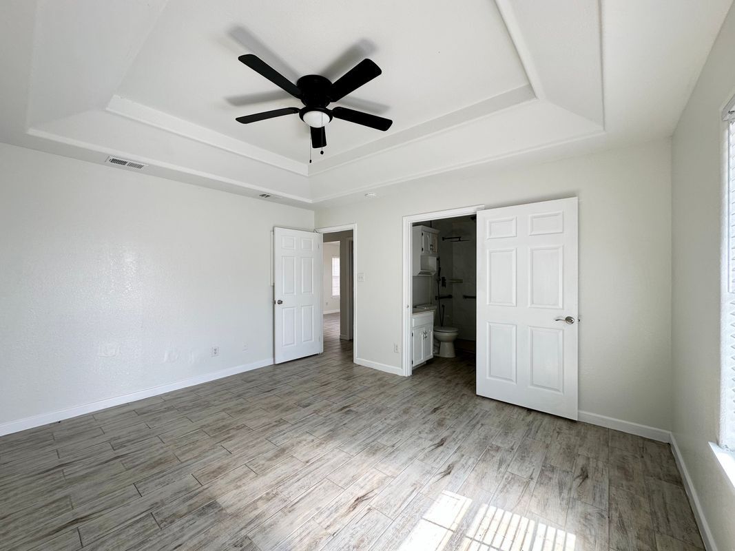 Building Photo - 2021 Villa Linda Ave