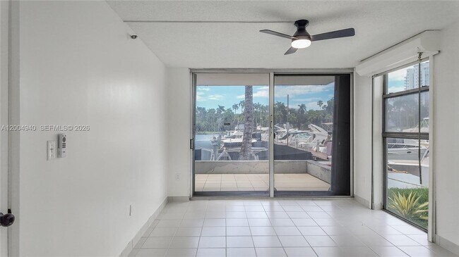 Building Photo - 1700 NW N River Dr