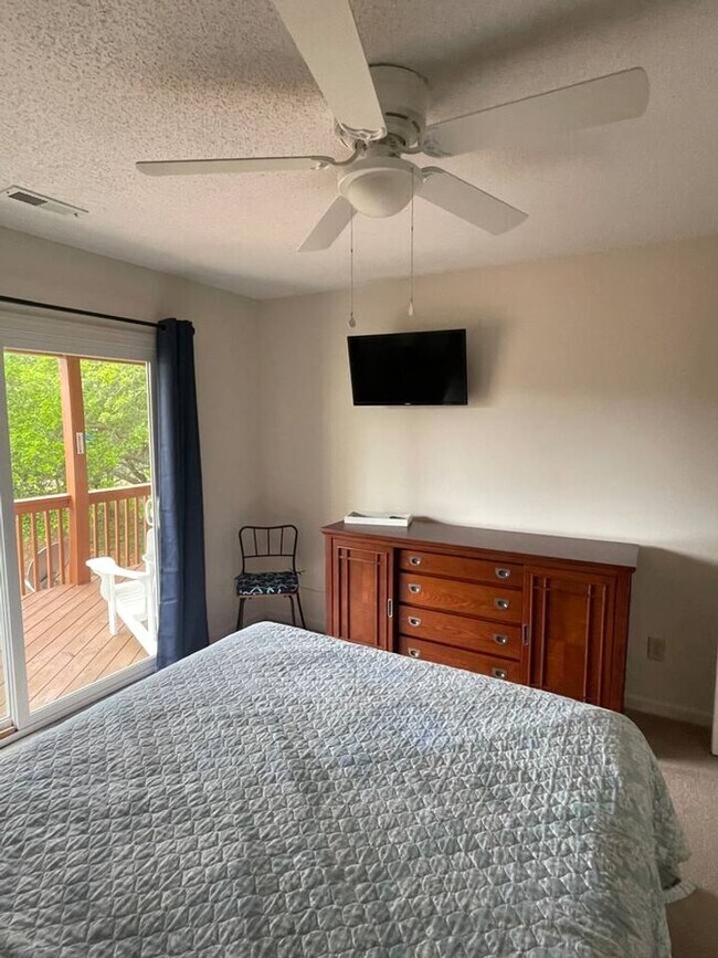 Building Photo - 4 Bedroom 2.5 Bath Home in Nags Head