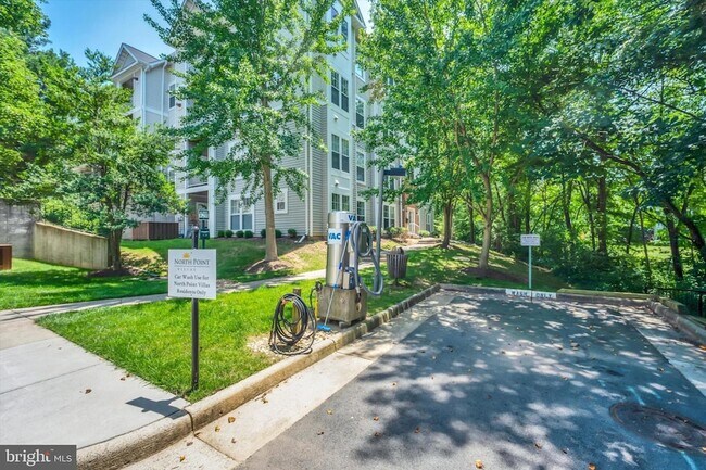 Building Photo - 1516 North Point Dr