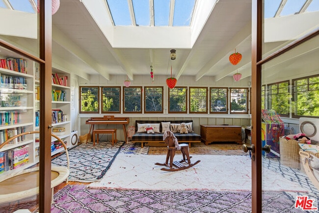 Building Photo - 2049 Oakstone Way