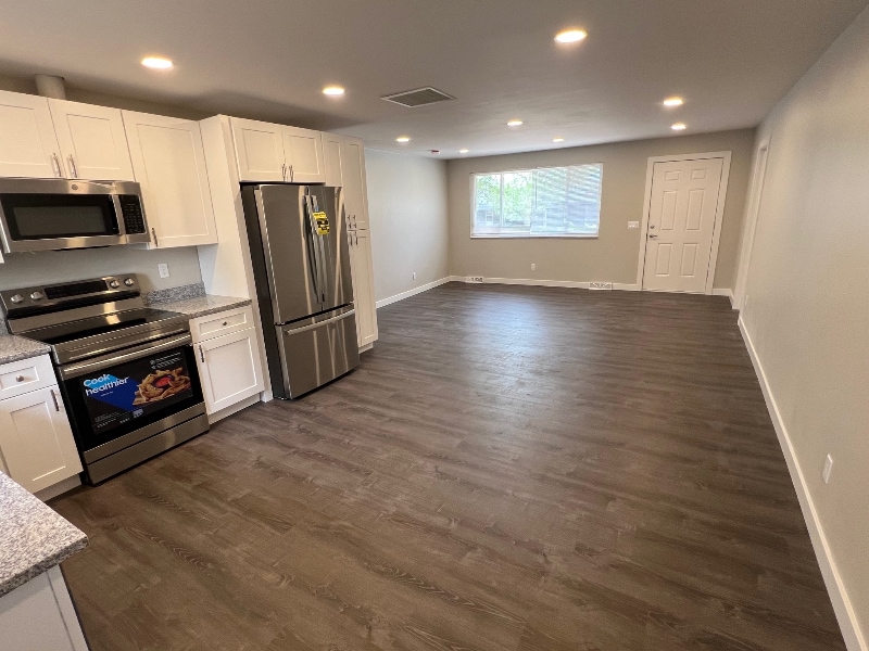 Building Photo - 425 S Oak St