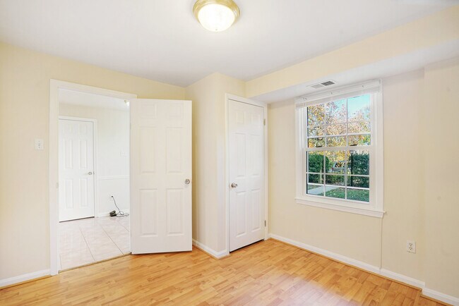 Building Photo - 4339 Cedarlake Ct