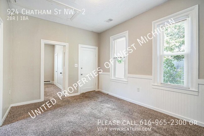 Building Photo - Tours Estimated to Begin 12/9 | 2 Bed 1 Ba...