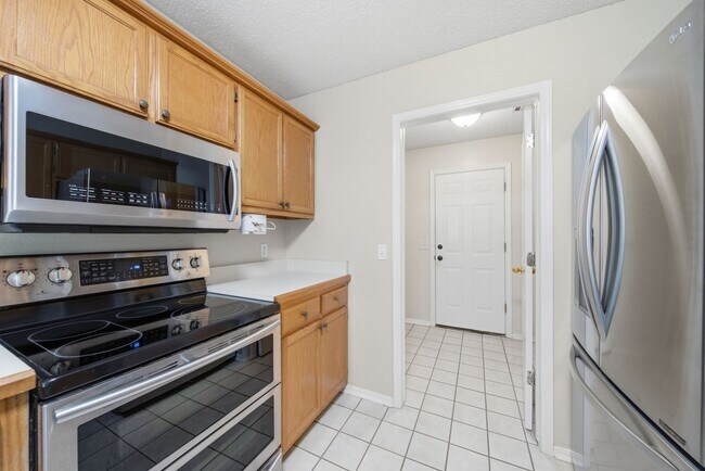 Building Photo - Large 3 bedroom, 2 bath home in Broken Arrow School District.