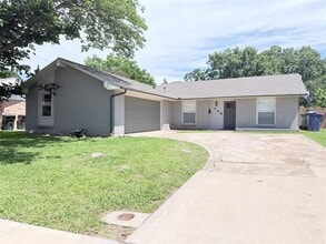 Building Photo - 706 Jamestown Dr