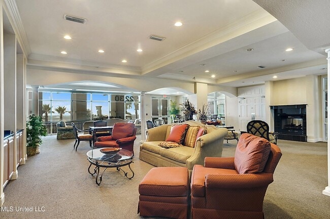 Building Photo - 2228 Beach Dr