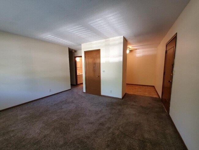 Building Photo - JK Sully 1075