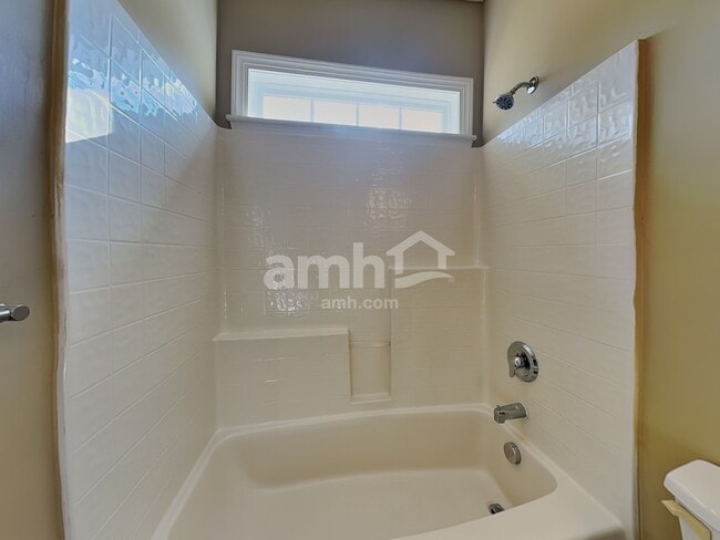 Building Photo - 702 Landing View Dr