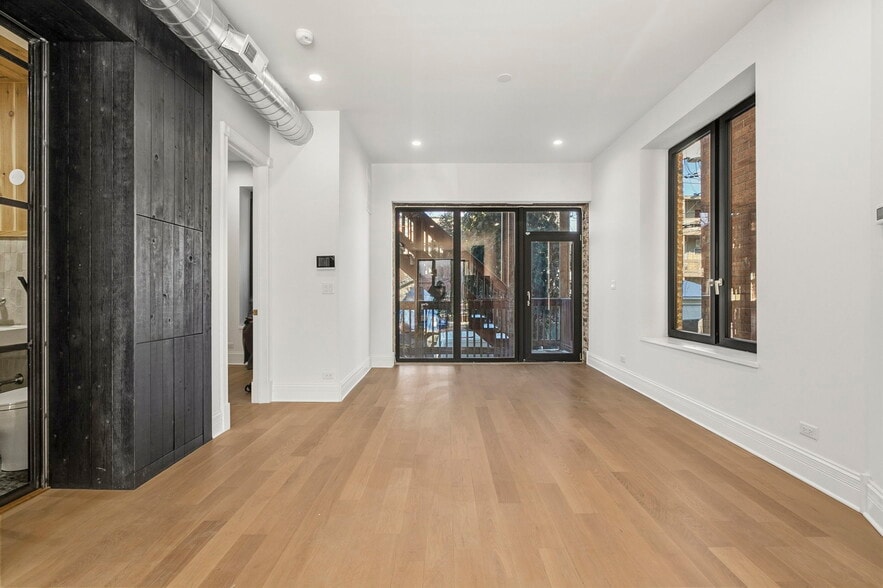 Building Photo - 1414 N Maplewood Ave