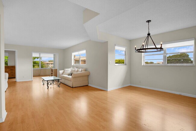 Building Photo - 1605 Abaco Dr