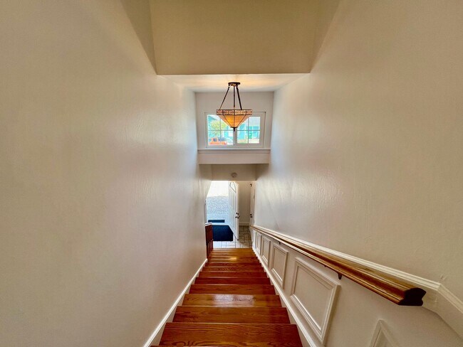 Building Photo - Willow Street Charm! 3 bedroom 1.5 bathroom home in Pacific Grove