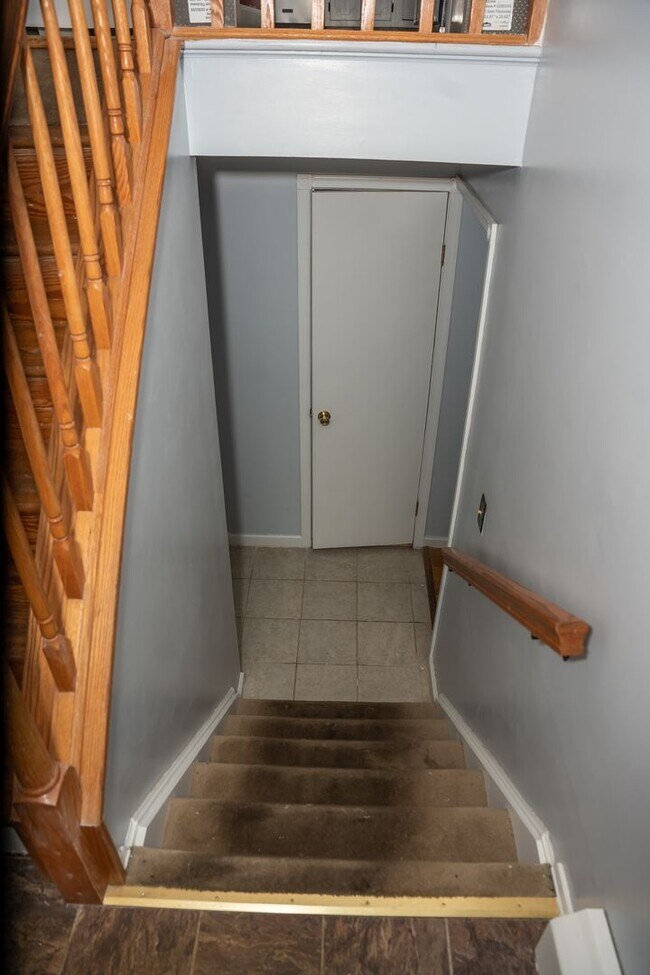 Building Photo - 1643 Colonial Manor Dr