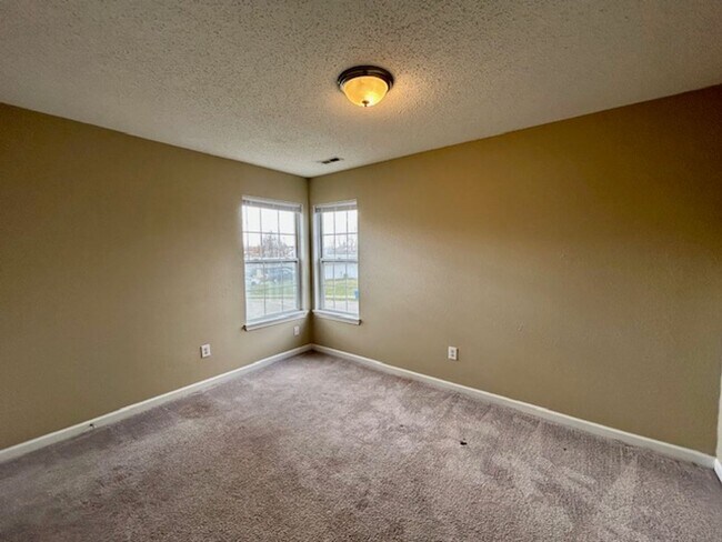 Building Photo - Wonderful 4 Bedroom 2.5 Bathroom Two Story Home in Lawrence!
