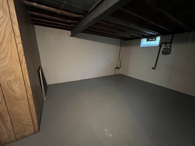 Building Photo - 9412 Mt Auburn Ave