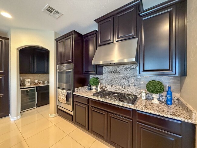 Building Photo - Luxury 6/BD 4.5/BA Large Furnished Home with Dual Primary Suites in Gated Community