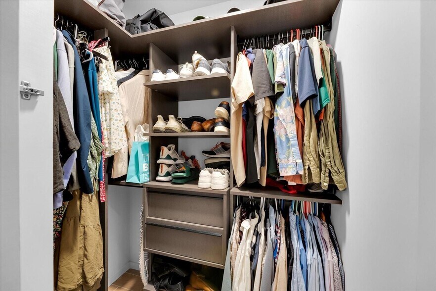 Building Photo - 398 NE 5th St