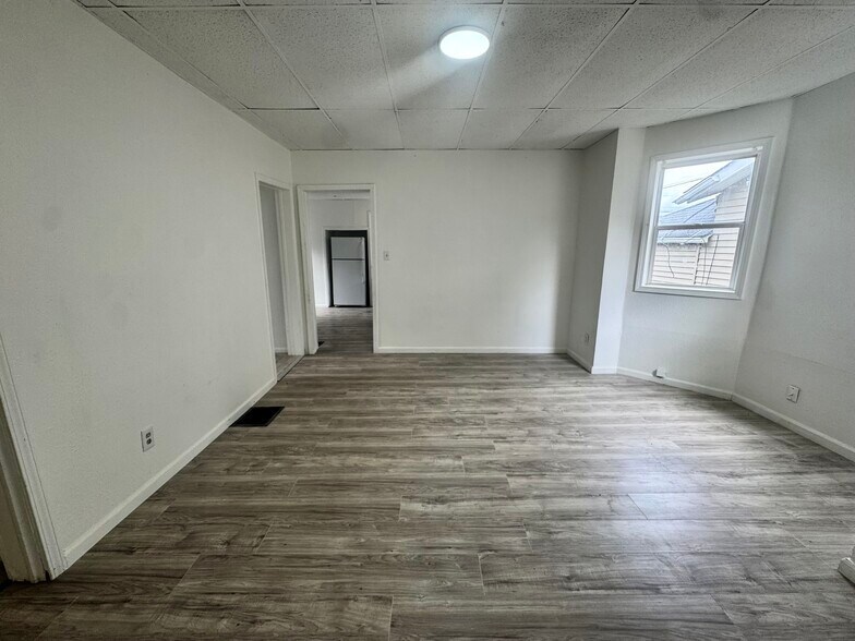 Building Photo - 2709 6th Ave