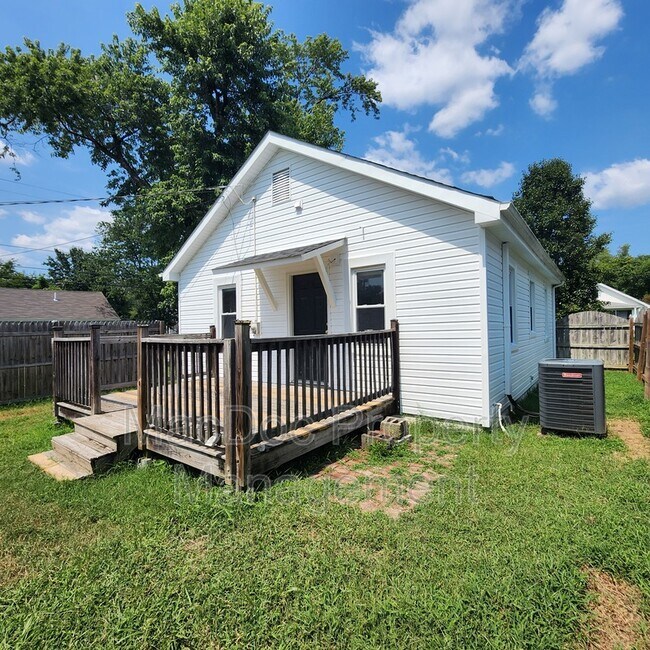 Building Photo - 318 3rd St