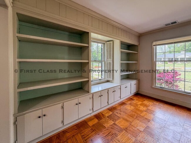 Building Photo - 500 Ashworth Rd