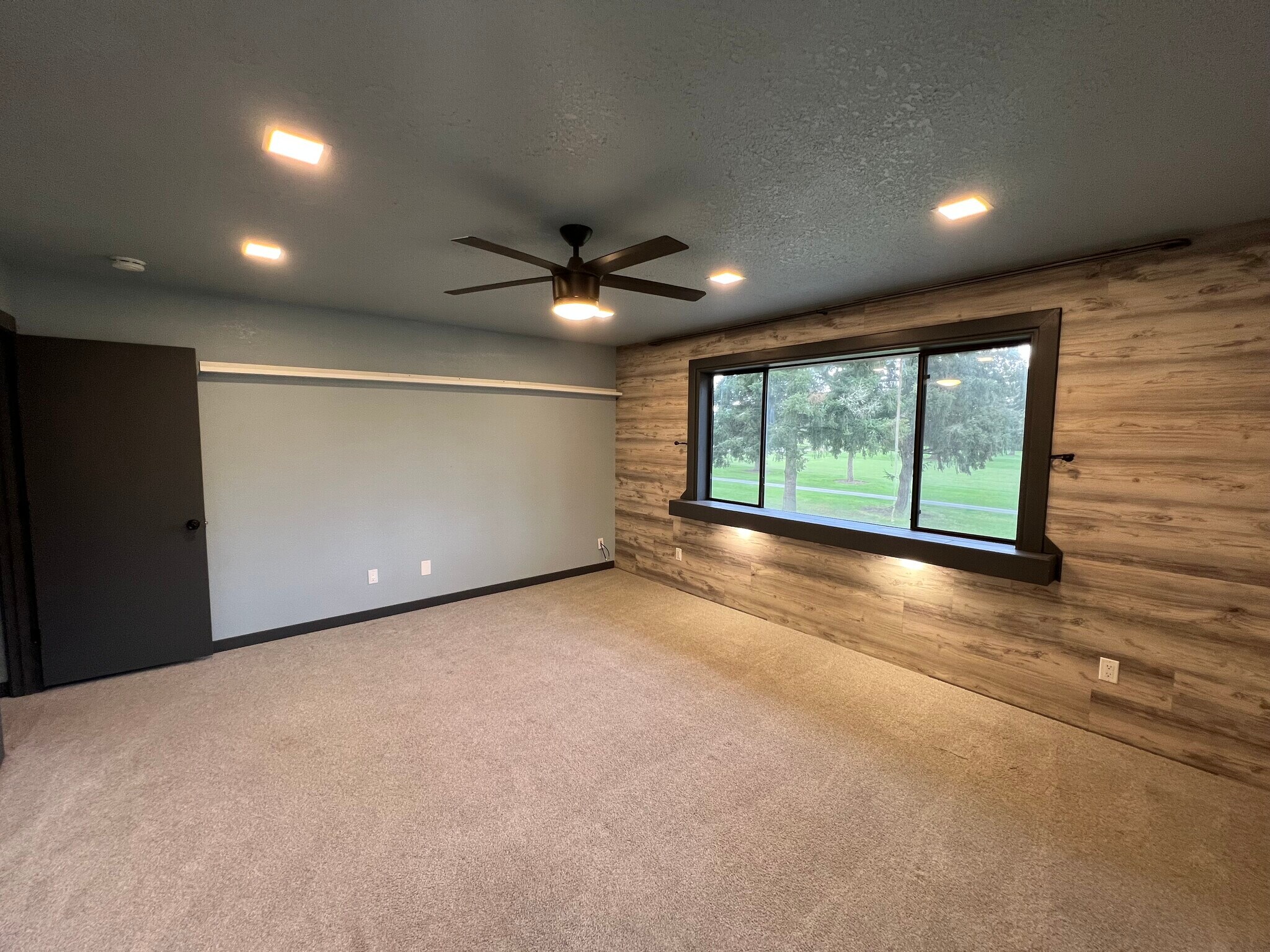 Building Photo - 20647 NW Lapine Way