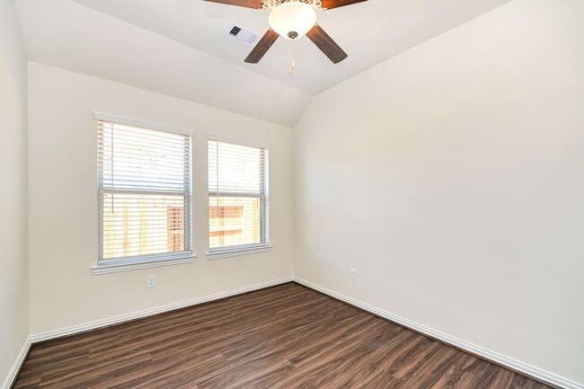 Building Photo - 1022 Schooner St