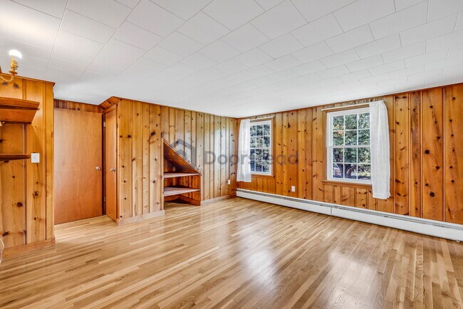 Building Photo - 62 Stoneleigh Rd