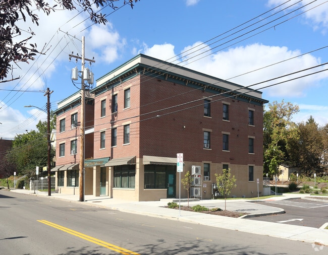 Primary Photo - Lincoln Apartments