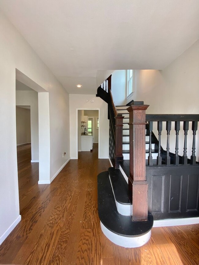 Building Photo - Spacious 4 Bed/1 Bath Home in Beechview-Convenient to Downtown! Available 7/5