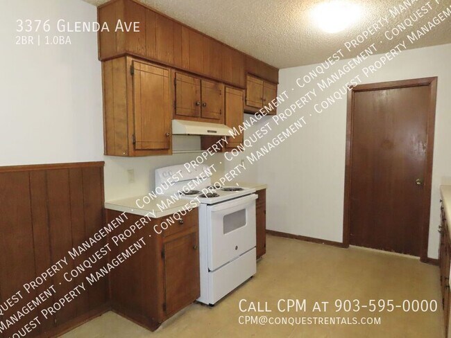 Building Photo - Water Paid! Cozy 2 Bedroom Duplex w/Fenced...