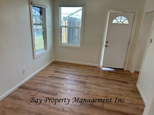 Building Photo - SECO12