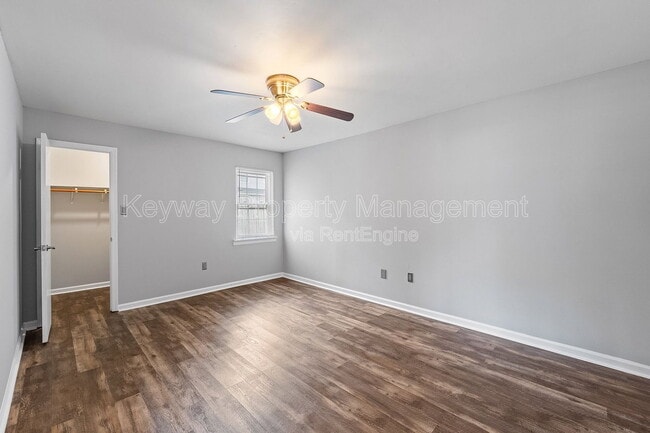 Building Photo - 3933 Miramar Dr Ext
