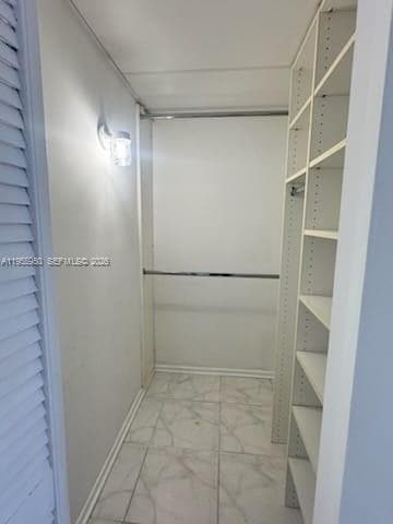 Building Photo - 300 Bayview Dr