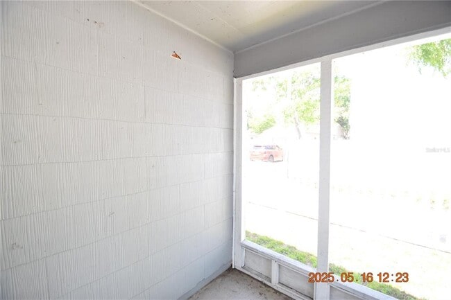 Building Photo - 872 51st Ave N