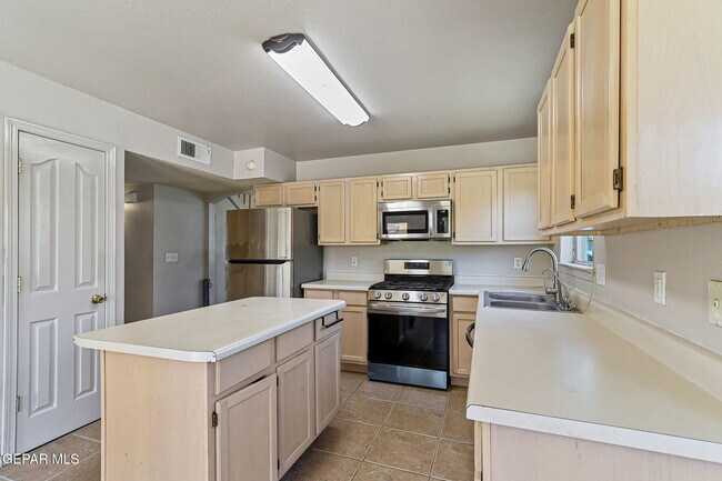 Building Photo - 409 Desert Chicory St