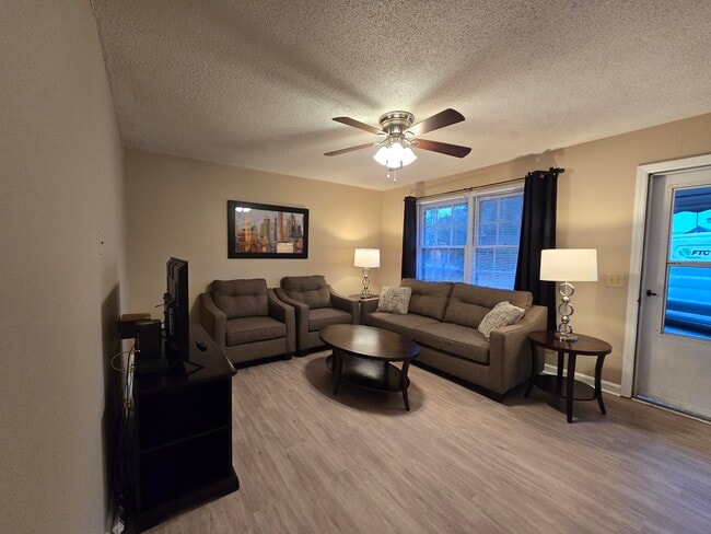 Building Photo - 1565 Jefferson Rd