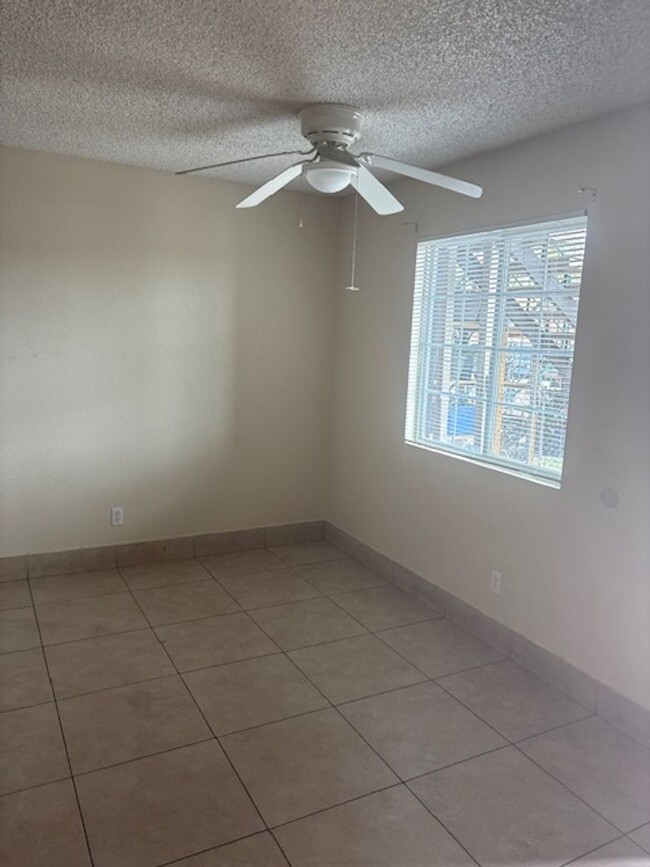 Building Photo - 4223 Zavala St