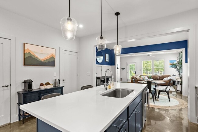 Building Photo - Stunning Gem in the heart of East Nashville!!
