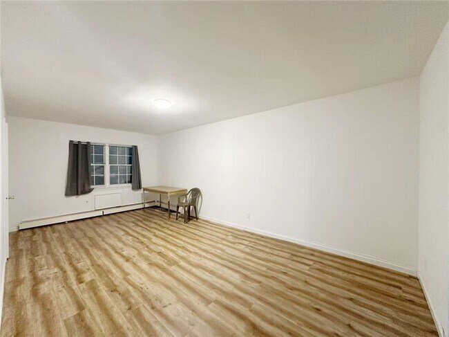 Building Photo - 108-51-10863 63rd Dr