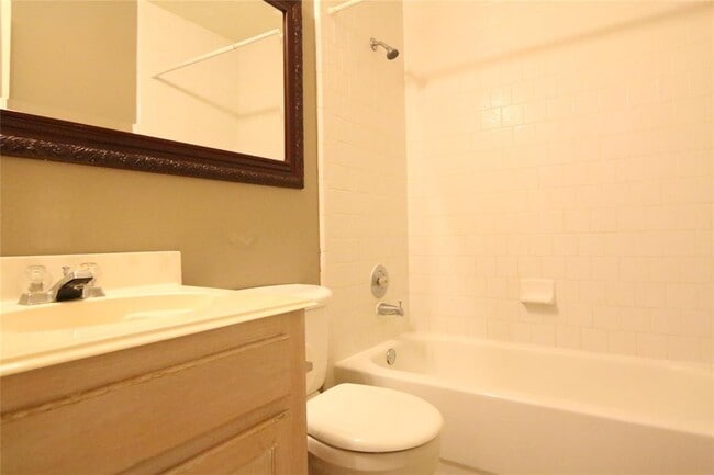 Building Photo - 10811 Burkes Garden Dr