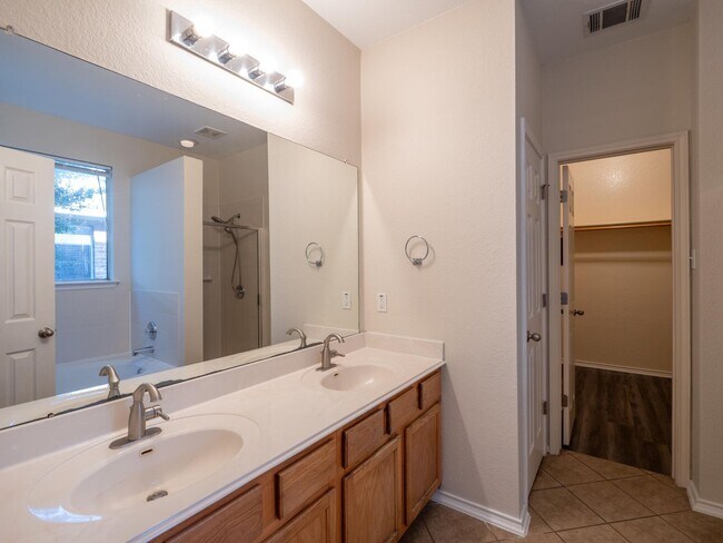 Building Photo - 1710 Lomita Dr