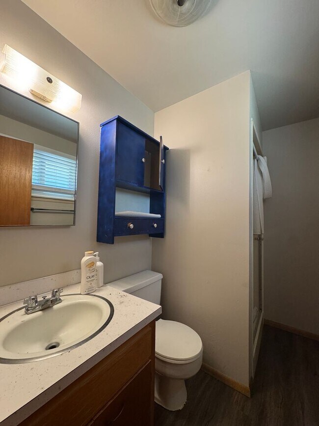 Building Photo - 1702 College Pl