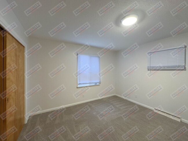 Building Photo - Updated Downtown Ranch with Mother-in-Law Suite