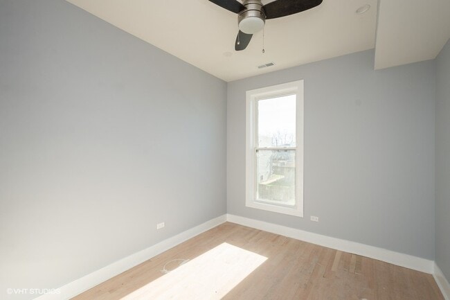 Building Photo - 2724 W Maypole Ave