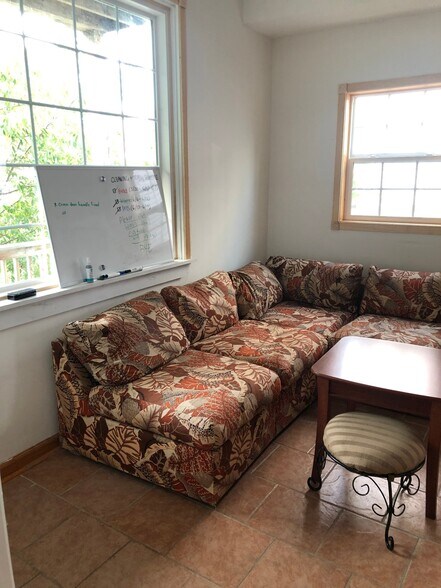 Building Photo - 2418 Perry St