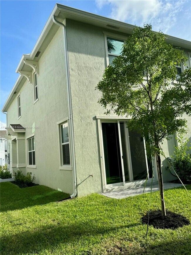 Building Photo - 4575 Hollister Ave