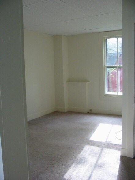 Living/bedroom - 23 W Main St