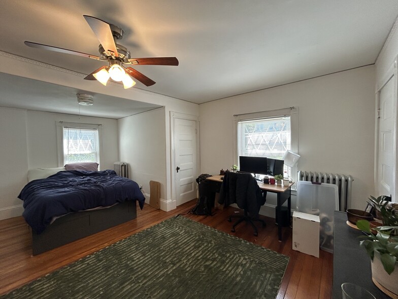 Building Photo - 108 Brooks St
