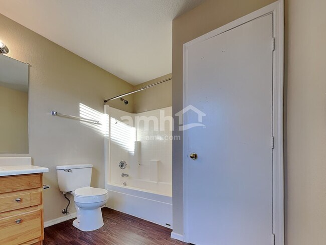 Building Photo - 2205 E 35th Ave