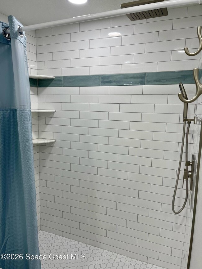 Building Photo - 365 N Orlando Ave